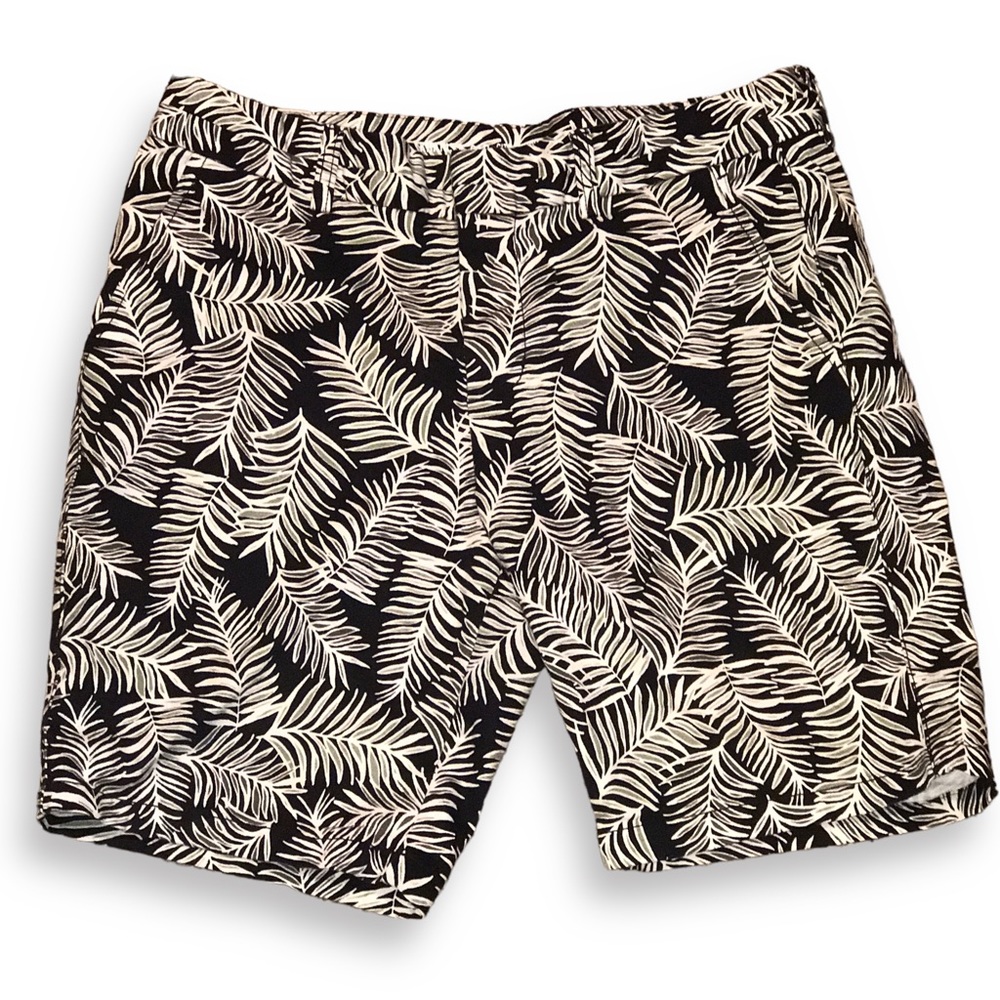 KHAKIS by GAP City Bermuda Flat Front Shorts - 6